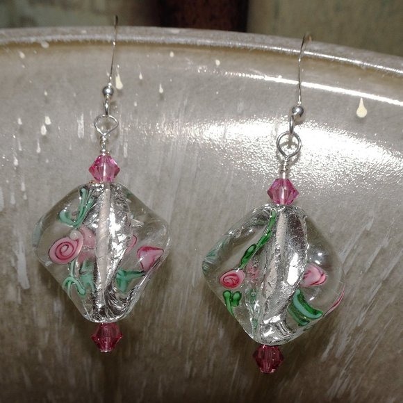 Handcrafted earrings with "flowers in ice" motif & patatina twist design - Picture 5 of 9
